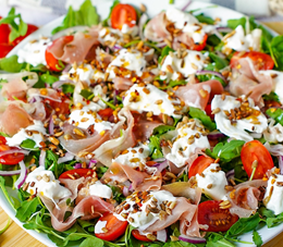 Sałatka z szynką parmeńską