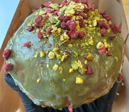 Pączek Pistacja/ malina